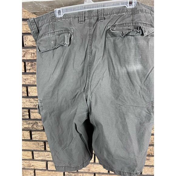 Roundtree & Yorke Men's Classic Fit 9" Inseam Stretch Cargo Shorts Khaki 44 - Picture 2 of 8